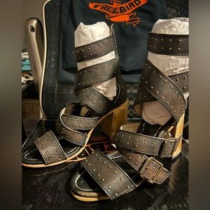 Freebird Tanica in black size 8